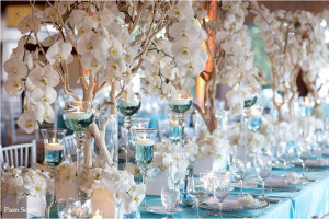 white-floral-manzanita-branch-centerpieces