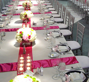 Square-table-ideas-with-hot-pink-theme